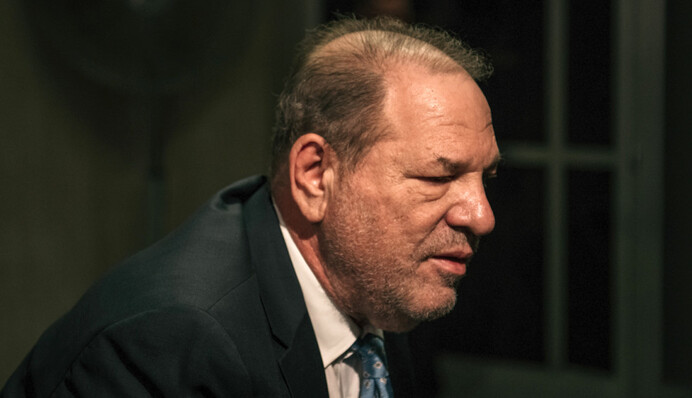 Не проживе більше 5 років: адвокати Вайнштейна попросили пожаліти продюсера після падіння у в'язниці