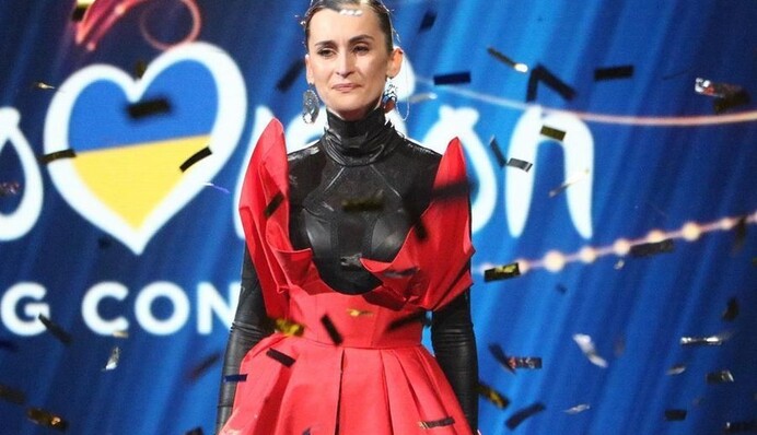 В сети появился эффектный арт с образом Go-A на Евровидении, но фанов сейчас заботят далеко не костюмы