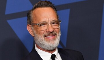 У пості про коронавірус Том Хенкс показав рукавичку, але справа не в хворобі - це фішка його Інстаграма