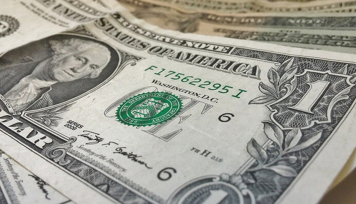 Долар в Україні продовжує дорожчати: яким буде курс до літа