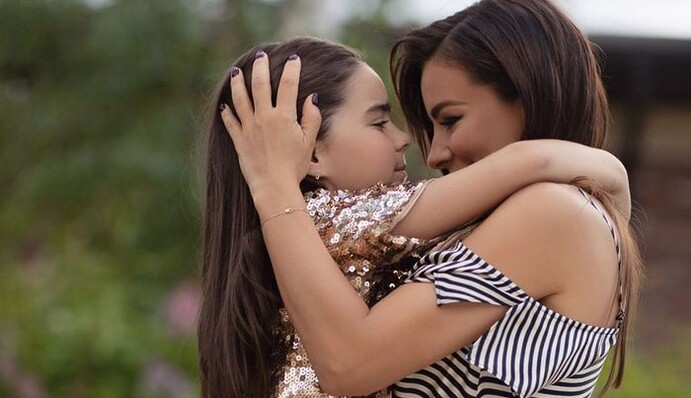 Ани Лорак похвасталась дочерью-артисткой - девочка позирует под песню мамы