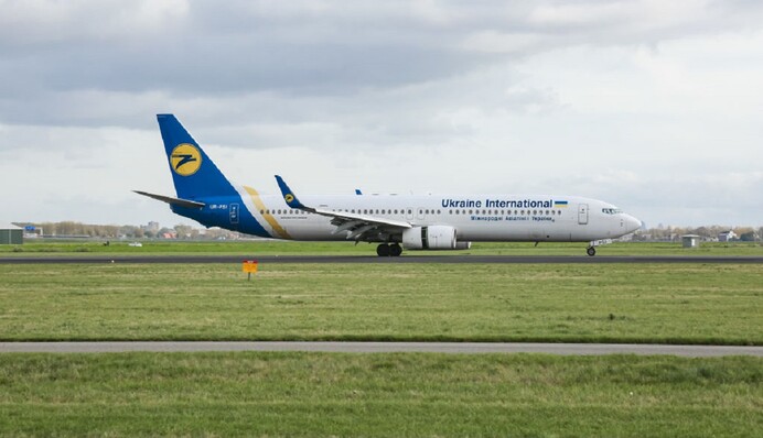 Гроші або турбота про пасажирів: як МАУ Коломойського заробляє на коронавірусі