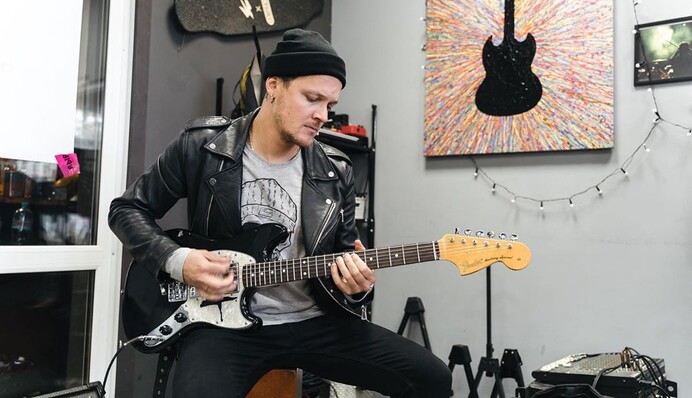 У группы O.Torvald украли уникальную гитару - музыканты пока в полицию не обращались