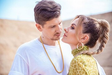 Українська співачка вийшла заміж за відомого коміка - перше фото з таємного весілля