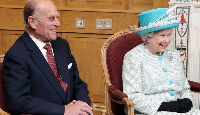 После консультации с врачами 93-летняя Елизавета II скрылась от коронавируса в замке