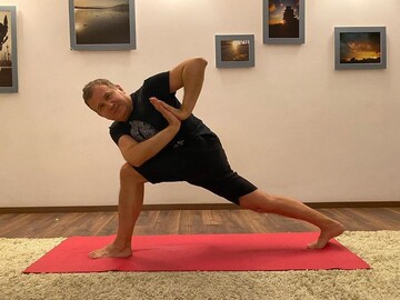 Юрій Горбунов показав, як вчить йоги трирічного сина - у хлопчика відмінно виходить