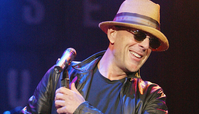 Всі знають бойовики з Брюсом Віллісом, але вже забули про його музичне минуле. А він був ще той віртуоз