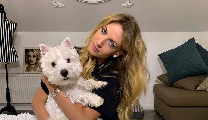 Леся Нікітюк розповіла, як проходить її карантин. Спойлер: не дуже - ведуча готує і миє підлогу