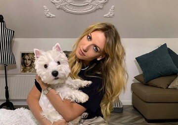 Леся Нікітюк розповіла, як проходить її карантин. Спойлер: не дуже - ведуча готує і миє підлогу