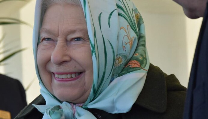 Сотрудник Букингемского дворца заболел коронавирусом - он мог контактировать с королевой Елизаветой