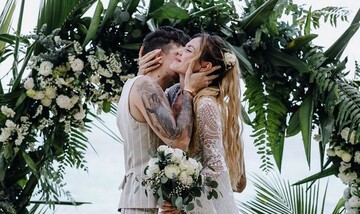 Українська співачка поділилася зворушливим відео з таємного весілля в Таїланді