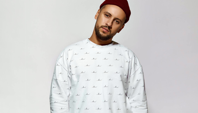 Розважаються на карантині: MONATIK влаштував з синами домашні танці