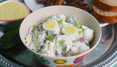 Весняний салат з редису на сніданок: простий і корисний рецепт на кожен день