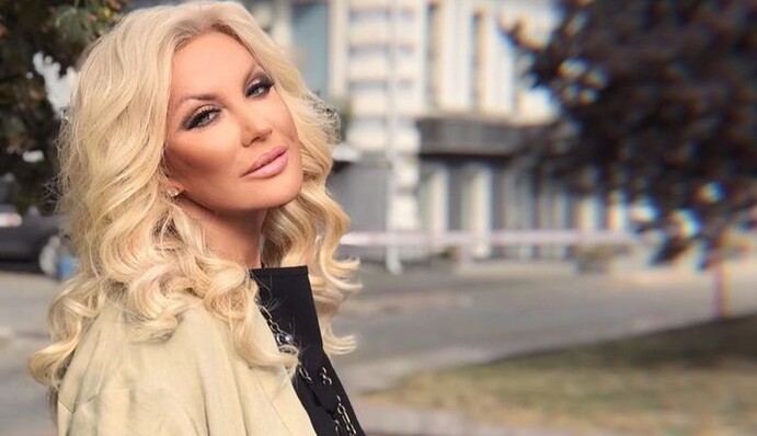 Колоннада, вазы и скамейки: Таисия Повалий показала свой дом в Киеве