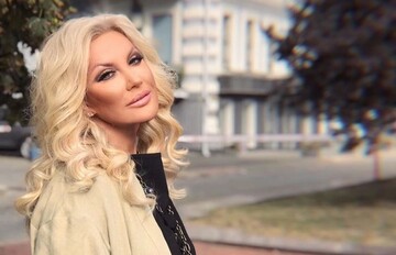 Колонада, вази і лавки: Таїсія Повалій показала свій будинок в Києві