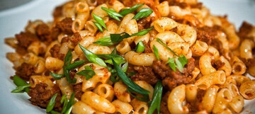 Як приготувати вдома макарони по-флотськи з фаршем і зеленню: корисний рецепт на кожен день