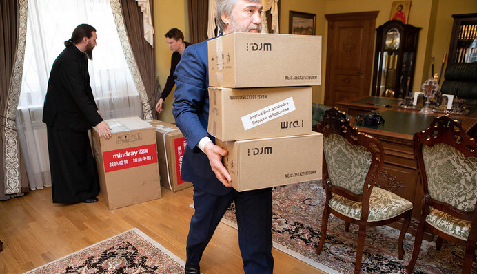 Точные тесты, биозащита и аппарат ИВЛ: как меценаты и церковь помогли медикам в борьбе с пандемией