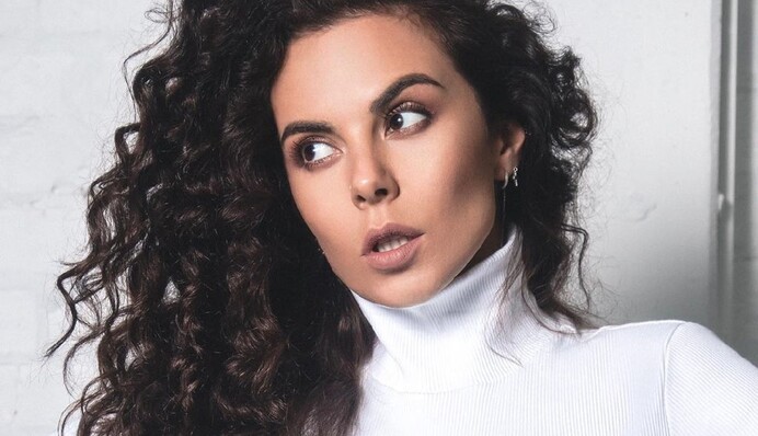 Настя Каменских в пижаме подбодрила фанатов песней о карантине