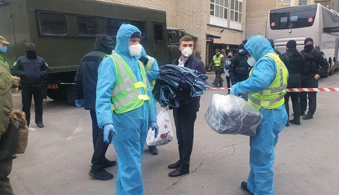 Бунтарі з Балі: хто винен в бардаку з обсервацією