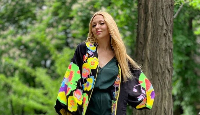 Оля Полякова показала роскошный загородный дом, в котором проводит карантин