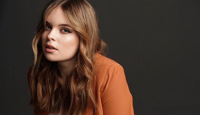 Победительница Х-фактора откровенно рассказала об издевательствах в школе