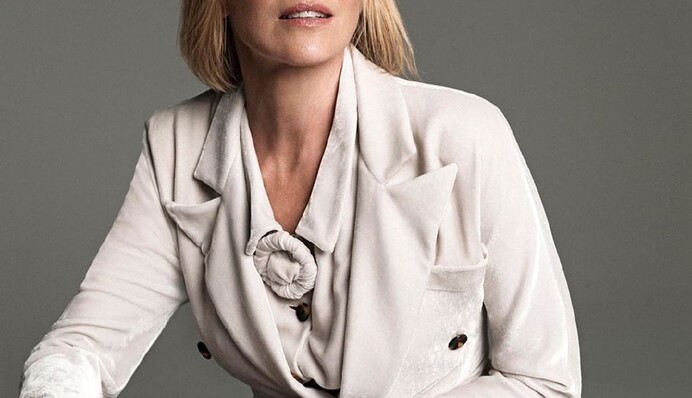 62-річна Шерон Стоун показала корисну вправу для зміцнення легенів