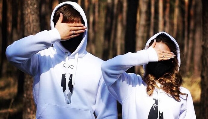 Весілля під час карантину: українські актори одружилися в масках і святкових толстовках