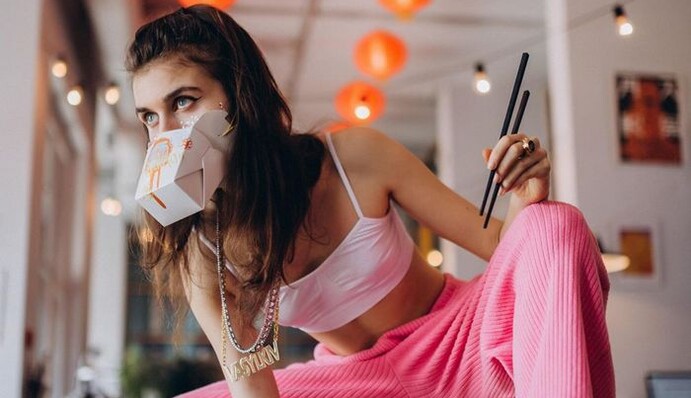 Jerry Heil выпустила позитивный трек о карантине - не обошлось и без гречки