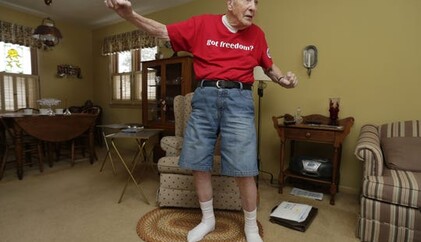 97-летний ветеран Второй мировой станцевал под Тимберлейка, и это лучшая мотивация на карантине