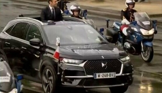 Коронамобіль Макрона і 