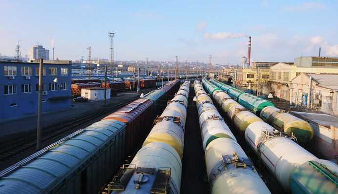 Українська економіка летить у прірву: як цього уникнути