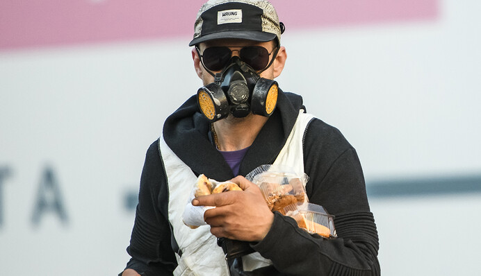 Карантин в Україні триватиме до травневих свят: джерело розкрило важливі деталі