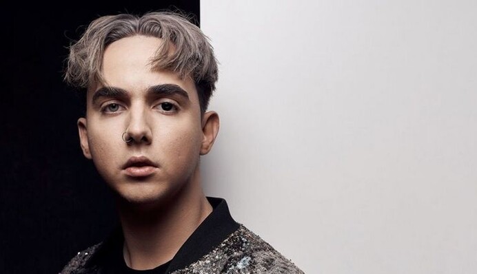 MELOVIN в свой день рождения поделился архивными детскими фото