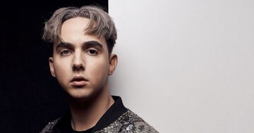 MELOVIN в свій день народження поділився архівними дитячими фото