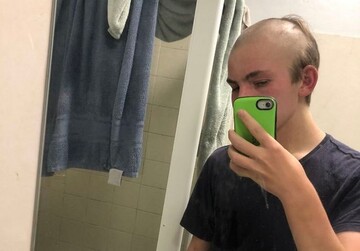 Користувачі мережі публікують свої б'юті-провали на карантині: забавні фото