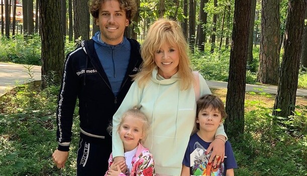 Галкін в день народження Пугачової поділився зворушливим відео зі співачкою та дітьми