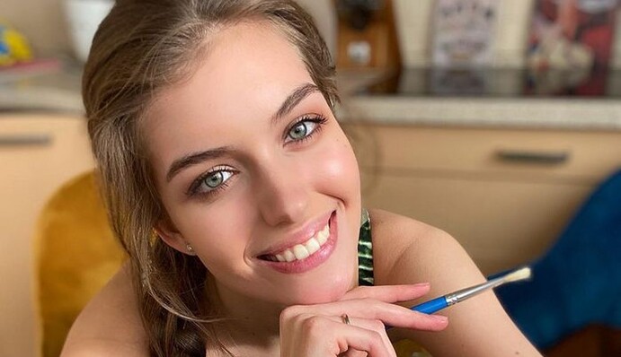 Жена Дмитрия Комарова поделилась оригинальным способом декорирования яиц на Пасху