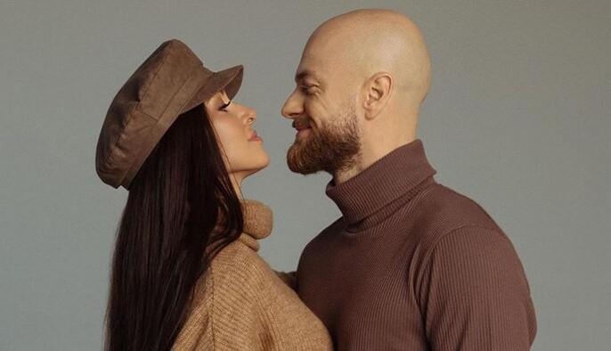 Влад Яма с женой присоединились к новому тренду - домашней фотосессии через веб-камеру