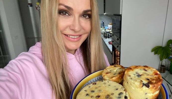 Ольга Сумська поділилася рецептом ароматної сирної паски: відео