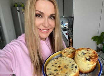 Ольга Сумська поділилася рецептом ароматної сирної паски: відео
