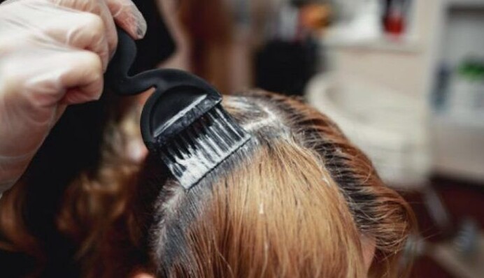 З салонами ще доведеться почекати: як самостійно пофарбувати волосся на карантині