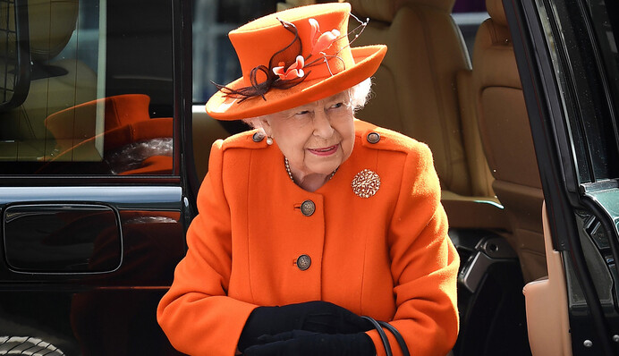 Королеве Британии - 95: вот три забавные истории с Елизаветой II, за которые ее будут любить всегда