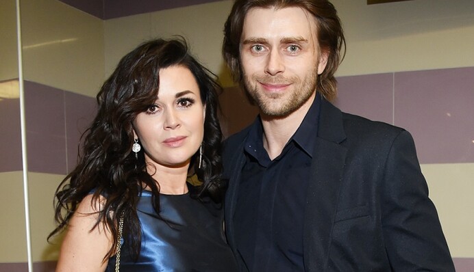 Сильно схудла, але йде на поправку: ЗМІ заговорили про виписку Анастасії Заворотнюк