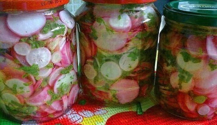 Консервируем дома свежую редиску: простой рецепт сезонной заготовки
