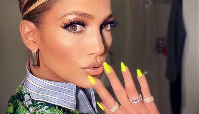 Причешись и займись спортом: Дженнифер Лопес дала полезный совет на время карантина