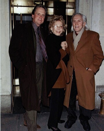 Дружині покійного Кірка Дугласа виповнився 101 рік