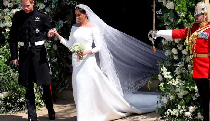 Дизайнер свадебного платья Меган Маркл поделилась нежными фото и воспоминаниями о королевской свадьбе