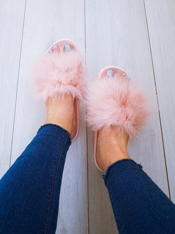 Антітренд цього літа: яке взуття варто залишити в шафі