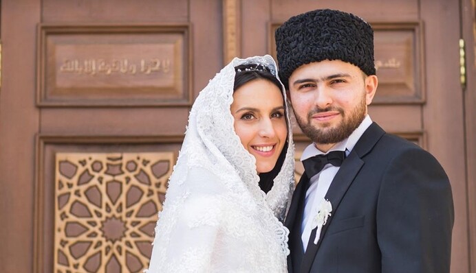 Беременная Джамала показала нежные фото в свадебном платье