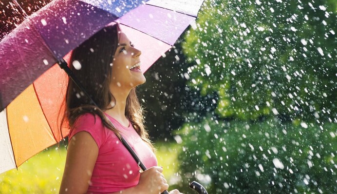 В Україну йдуть спека і травневі грози